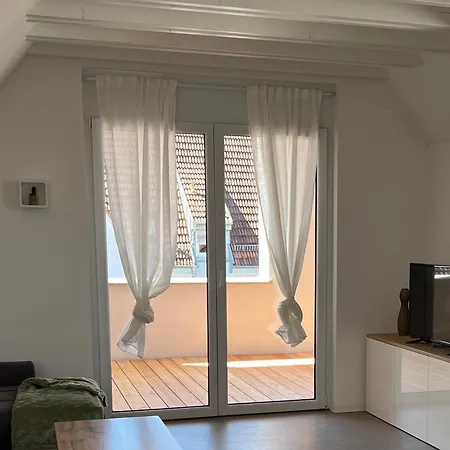 Stylische Dg-wohnung Mit Grosser Loggia Lägenhet *