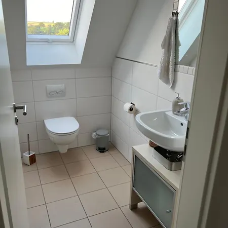 Stylische Dg-wohnung Mit Grosser Loggia Lägenhet