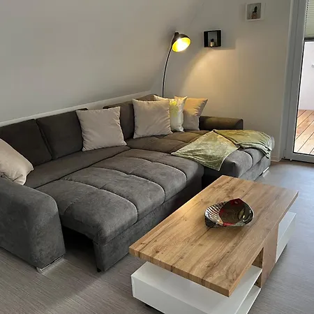 Stylische Dg-wohnung Mit Grosser Loggia Lägenhet